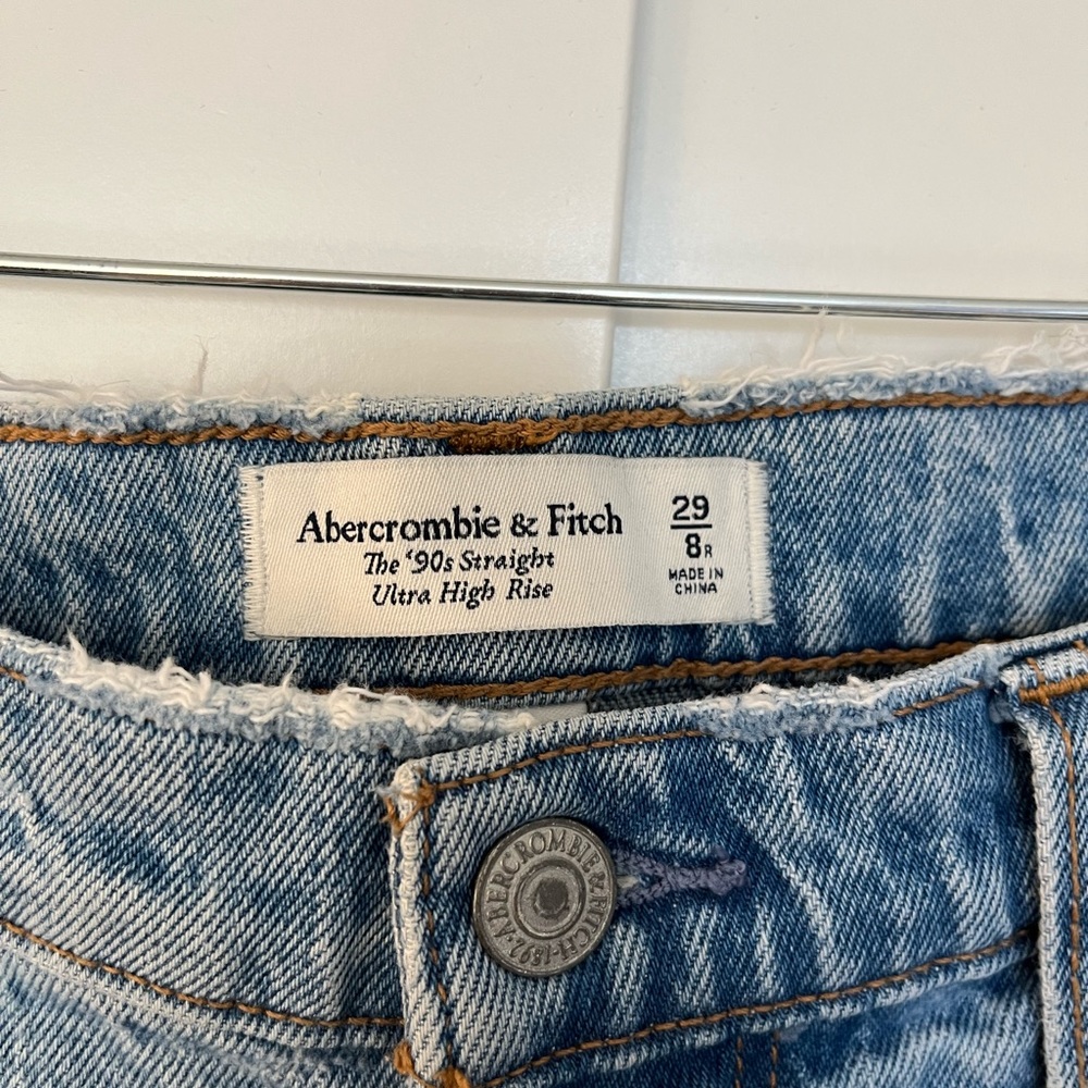 Abercrombie Ultra High Rise 90s Straight Jeans - Picture 4 of 5